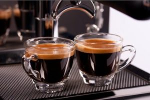 Bạn có thật sự phân biệt được các loại cà phê pha máy làm từ máy pha Espresso? - Ly cà phê pha máy Espresso